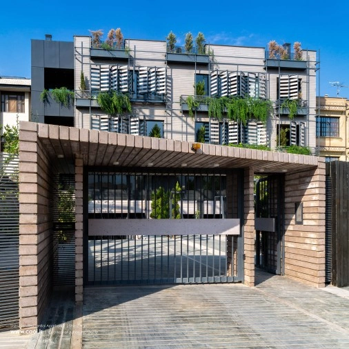 عکس آپارتمان مسکونی پشت و رو