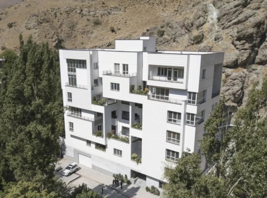 آپارتمان مسکونی رو به طلوع
