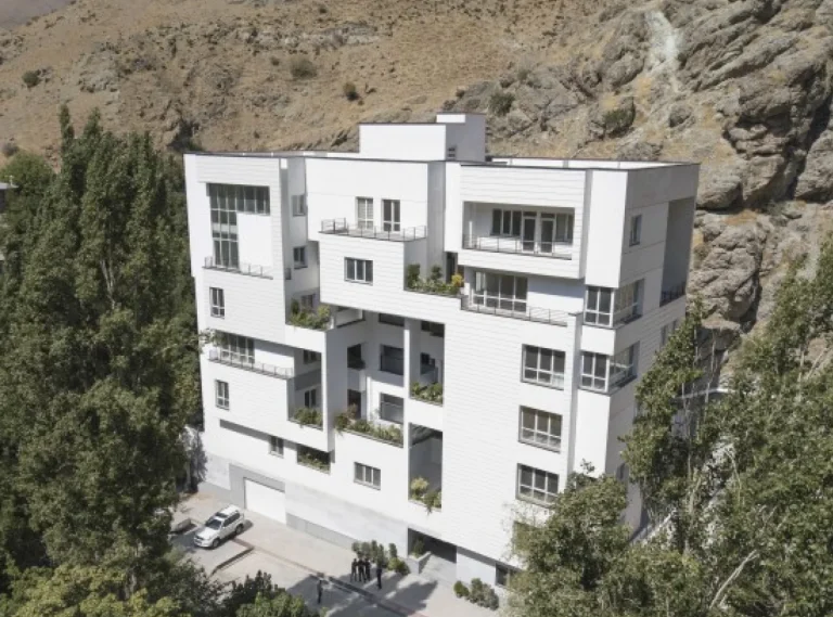 آپارتمان مسکونی رو به طلوع